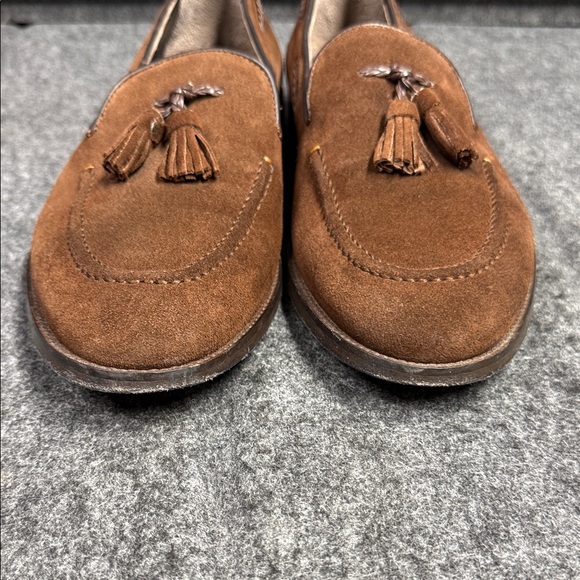 Elegant Brown Tassel Loafers for Men - Picture 5 of 9
